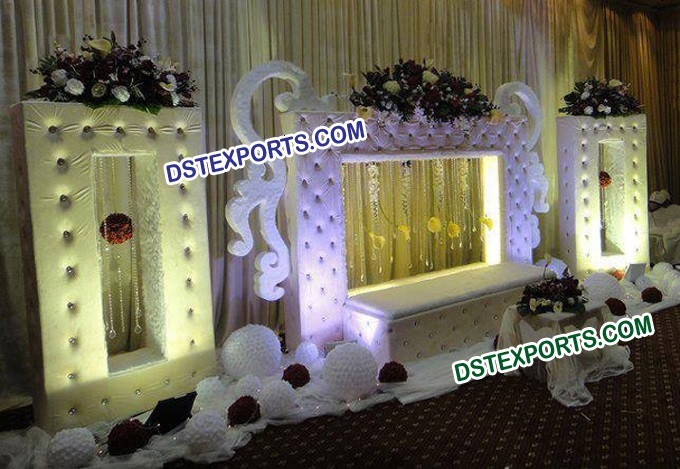 English Wedding Stage With Paded Backdrop Frames
