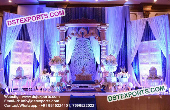 Traditional Look Wedding Stage Set